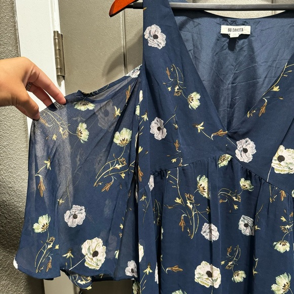 💙✨BB Dakota✨💙 Size Medium Blue Dress Flow Sleeves Mini V Neck - Picture 3 of 5